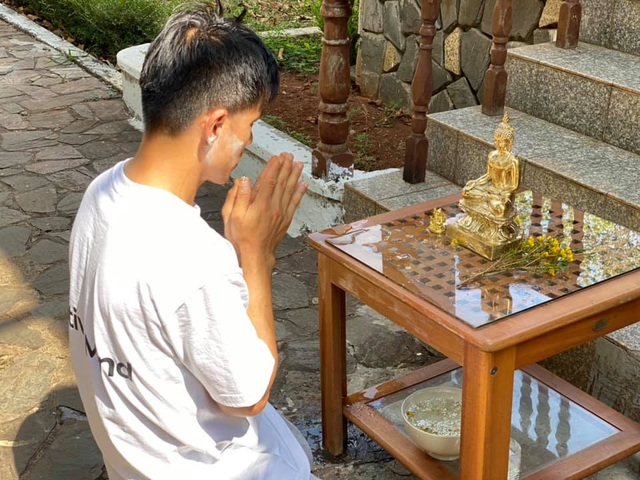HLV Kiatisuk đón Tết cổ truyền Thái Lan tại Gia Lai - 2 HLV Kiatisuk đón Tết cổ truyền Thái Lan tại Gia Lai - 2