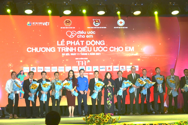 Tập đoàn Thiên Long tài trợ 20.000 phần quà trong chương trình Điều ước cho em - 1 Tập đoàn Thiên Long tài trợ 20.000 phần quà trong chương trình Điều ước cho em - 1