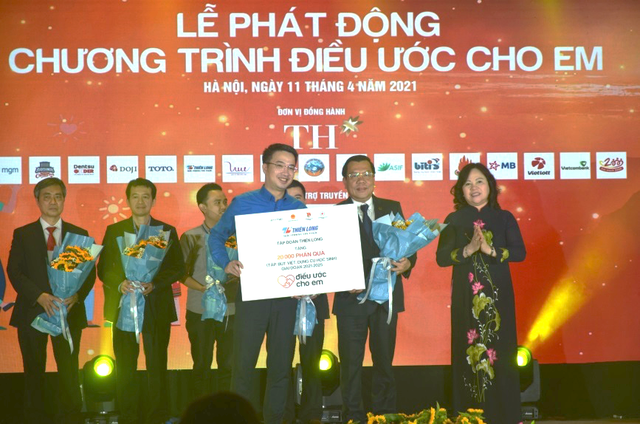 Tập đoàn Thiên Long tài trợ 20.000 phần quà trong chương trình Điều ước cho em - 2 Tập đoàn Thiên Long tài trợ 20.000 phần quà trong chương trình Điều ước cho em - 2