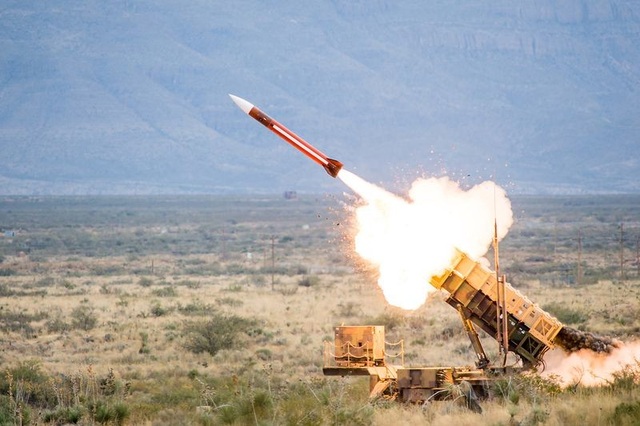 Tự nhận là tuyến phòng thủ chống Nga của phương Tây, Ukraine mời Mỹ mang tên lửa Patriot đến nhà - 1 Tự nhận là tuyến phòng thủ chống Nga của phương Tây, Ukraine mời Mỹ mang tên lửa Patriot đến nhà - 1