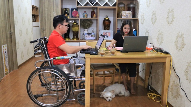 Vợ chồng khuyết tật làm marketing online, tạo việc làm cho hàng trăm người - 1 Vợ chồng khuyết tật làm marketing online, tạo việc làm cho hàng trăm người - 1