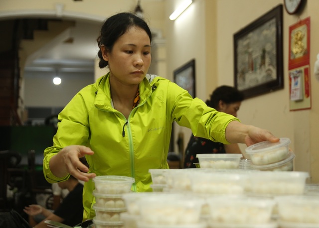 Tết Hàn thực: Dậy từ 3h sáng tất bật làm bánh trôi thu về tiền triệu - 8 Tết Hàn thực: Dậy từ 3h sáng tất bật làm bánh trôi thu về tiền triệu - 8