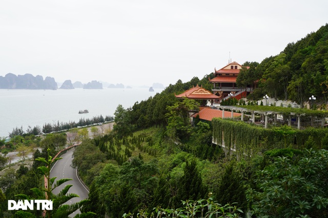 Ngôi chùa lưng tựa núi, mặt hướng vịnh Bái Tử Long độc đáo ở Quảng Ninh - 9
