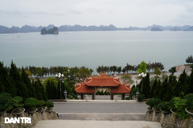 Ngôi chùa lưng tựa núi, mặt hướng vịnh Bái Tử Long độc đáo ở Quảng Ninh - 8 Ngôi chùa lưng tựa núi, mặt hướng vịnh Bái Tử Long độc đáo ở Quảng Ninh - 8