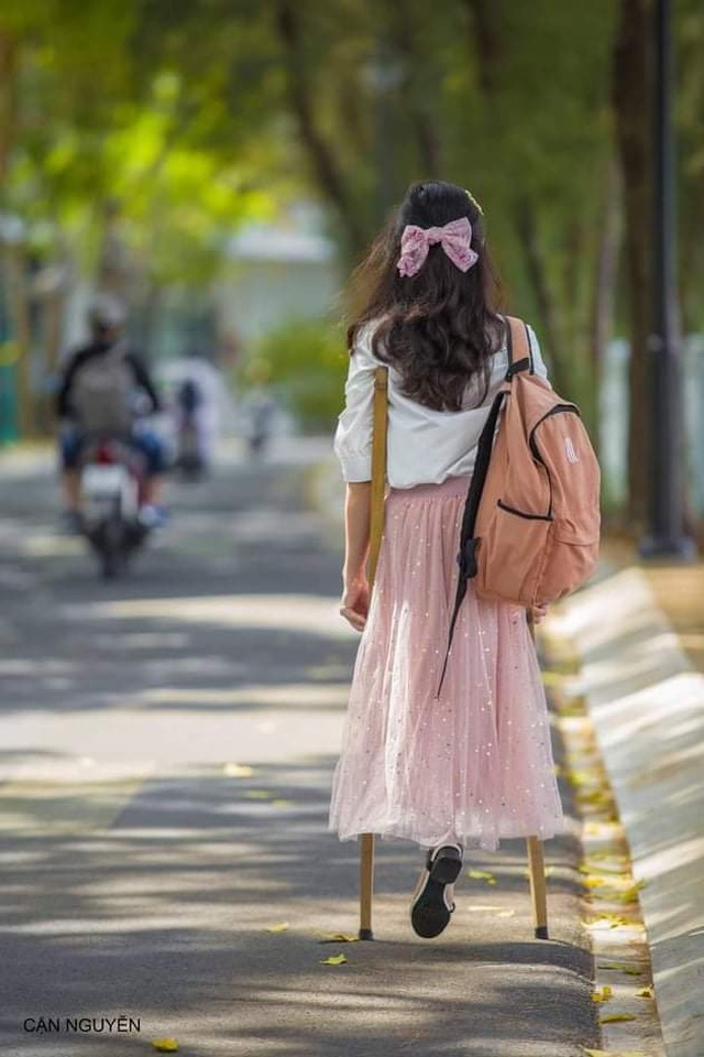 Nữ sinh một chân vượt qua nghịch cảnh, chinh phục ước mơ vào đại học - 1 Nữ sinh một chân vượt qua nghịch cảnh, chinh phục ước mơ vào đại học - 1