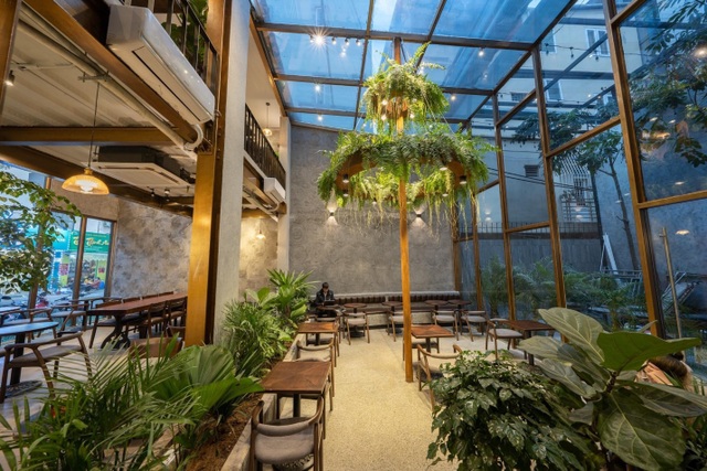 Tránh nắng ở những quán cà phê tràn ngập cây xanh giữa lòng Thủ đô - 7 Tránh nắng ở những quán cà phê tràn ngập cây xanh giữa lòng Thủ đô - 7