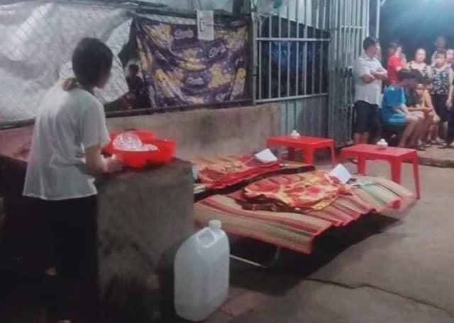 Ba cháu nhỏ mải nô đùa rơi xuống ao chết thương tâm - 2