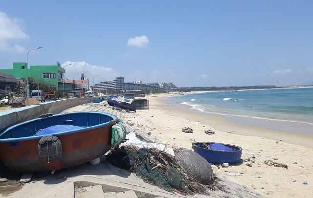 Đình chỉ công trình xây dựng không phép trên bãi biển Nhơn Lý - 2 Đình chỉ công trình xây dựng không phép trên bãi biển Nhơn Lý - 2