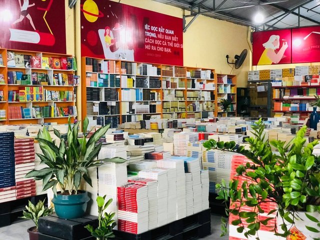 Ra mắt Kho sách nửa giá lớn tại Sài gòn với hơn 19.000 quyển - 3 Ra mắt Kho sách nửa giá lớn tại Sài gòn với hơn 19.000 quyển - 3
