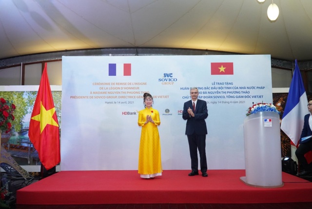 Nữ doanh nhân Nguyễn Thị Phương Thảo nhận Huân chương Bắc đẩu bội tinh của Nhà nước Pháp trao tặng - 2 Nữ doanh nhân Nguyễn Thị Phương Thảo nhận Huân chương Bắc đẩu bội tinh của Nhà nước Pháp trao tặng - 2
