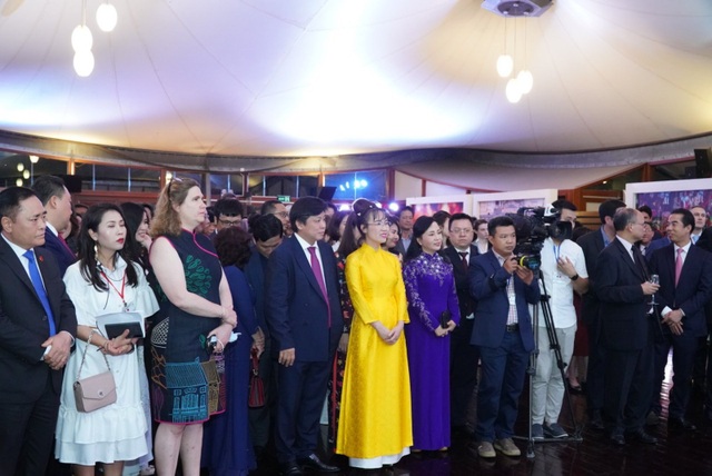 Nữ doanh nhân Nguyễn Thị Phương Thảo nhận Huân chương Bắc đẩu bội tinh của Nhà nước Pháp trao tặng - 5 Nữ doanh nhân Nguyễn Thị Phương Thảo nhận Huân chương Bắc đẩu bội tinh của Nhà nước Pháp trao tặng - 5