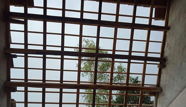 Vào lúc 16h chiều 15/4, trên địa bàn huyện Anh Sơn, Nghệ An đã xảy ra giông và lốc xoáy, gây ảnh hưởng nặng nề ở địa bàn 3 xã: Long Sơn, Cao Sơn và Lĩnh Sơn.
Vào lúc 16h chiều 15/4, trên địa bàn huyện Anh Sơn, Nghệ An đã xảy ra giông và lốc xoáy, gây ảnh hưởng nặng nề ở địa bàn 3 xã: Long Sơn, Cao Sơn và Lĩnh Sơn.