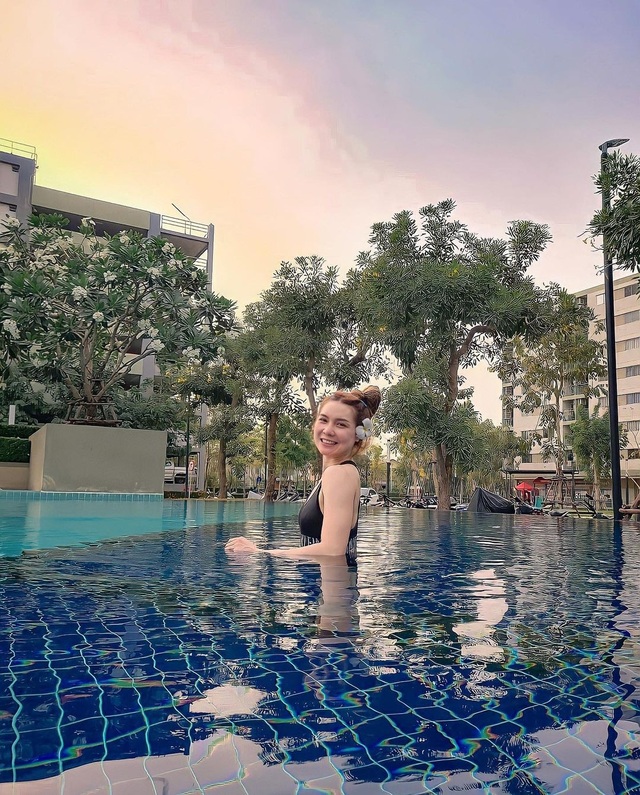 Nữ thần bóng chuyền Thái Lan khoe vẻ nóng bỏng trên bãi biển - 8 Nữ thần bóng chuyền Thái Lan khoe vẻ nóng bỏng trên bãi biển - 8