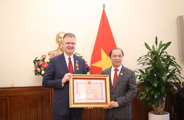 Đại sứ Mỹ tại Việt Nam được trao tặng Huân chương Hữu nghị - 1