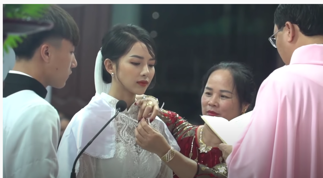 Phan Mạnh Quỳnh cưới hotgirl: Cô dâu diễm lệ, chú rể hát Vợ người ta