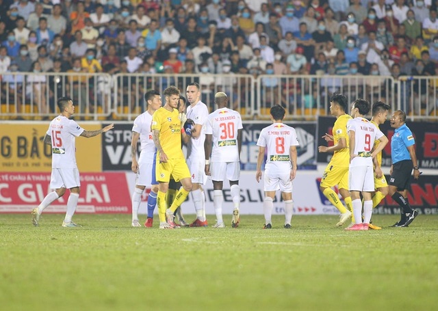HA Gia Lai 1-0 Hà Nội: Siêu phẩm sút xa của Xuân Trường - 3 HA Gia Lai 1-0 Hà Nội: Siêu phẩm sút xa của Xuân Trường - 3
