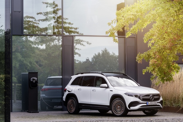 Mercedes-Benz trình làng tân binh EQB, quyết tranh giành thị phần với Tesla - 8 Mercedes-Benz trình làng tân binh EQB, quyết tranh giành thị phần với Tesla - 8