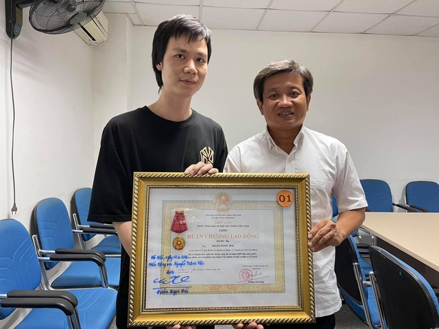 Ông Đoàn Ngọc Hải có quyền tặng lại Huân chương Lao động hạng ba không? - 1 Ông Đoàn Ngọc Hải có quyền tặng lại Huân chương Lao động hạng ba không? - 1