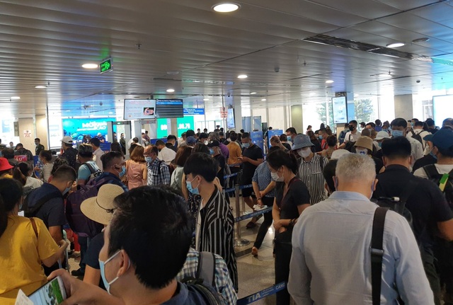 Sân bay Tân Sơn Nhất, ngày cao điểm 631 chuyến bay, gần 100.000 hành khách - 4 Sân bay Tân Sơn Nhất, ngày cao điểm 631 chuyến bay, gần 100.000 hành khách - 4