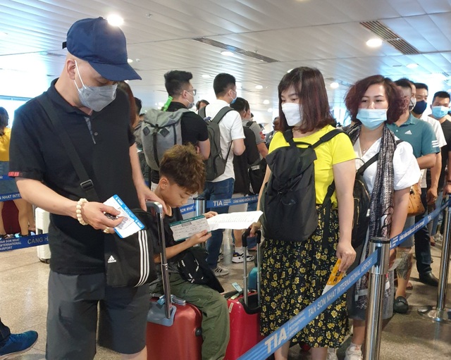 Sân bay Tân Sơn Nhất, ngày cao điểm 631 chuyến bay, gần 100.000 hành khách - 1 Sân bay Tân Sơn Nhất, ngày cao điểm 631 chuyến bay, gần 100.000 hành khách - 1