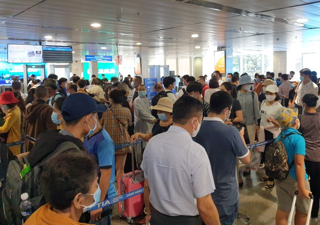 Sân bay Tân Sơn Nhất, ngày cao điểm 631 chuyến bay, gần 100.000 hành khách - 3 Sân bay Tân Sơn Nhất, ngày cao điểm 631 chuyến bay, gần 100.000 hành khách - 3