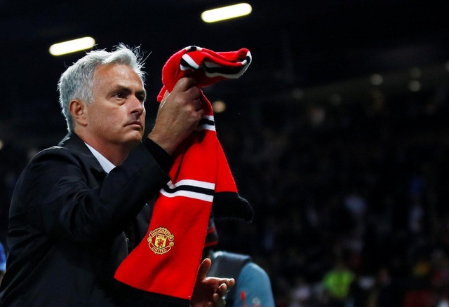 Choáng với số tiền lớn khủng khiếp HLV Mourinho nhận được khi bị sa thải - 10