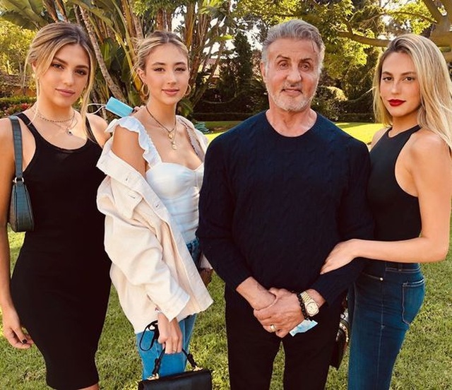 Ba cô con gái xinh như thiên thần của Rambo Sylvester Stallone - 2 Ba cô con gái xinh như thiên thần của Rambo Sylvester Stallone - 2