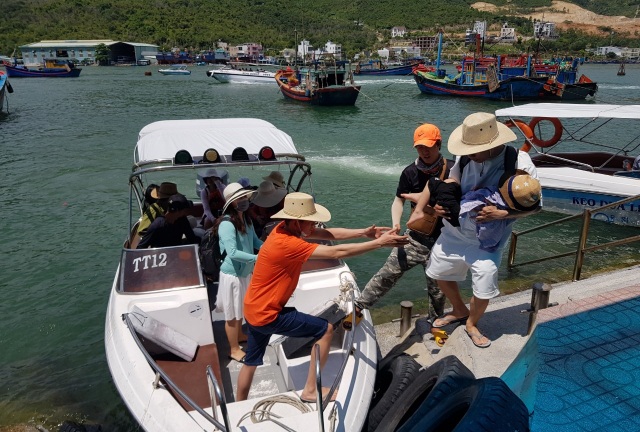 Khách đi tour biển đảo ở Nha Trang bất ngờ tăng vọt trước dịp lễ 30/4 - 2 Khách đi tour biển đảo ở Nha Trang bất ngờ tăng vọt trước dịp lễ 30/4 - 2