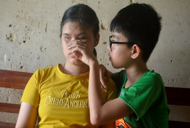 Bạn đọc giúp đỡ người mẹ mù xin ánh sáng cho con hơn 30 triệu đồng - 3