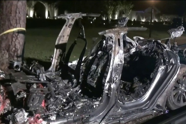 Hai người thiệt mạng trên xe Tesla, không thấy tài xế ở ghế lái - 1 Hai người thiệt mạng trên xe Tesla, không thấy tài xế ở ghế lái - 1