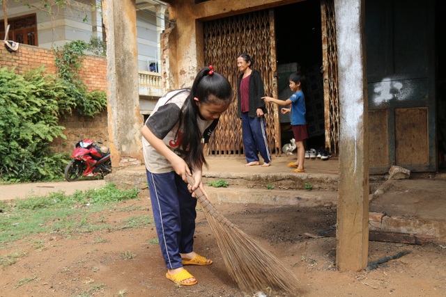 Thương cảnh ba bà cháu từ gánh bún trong ngôi nhà bỏ hoang đến góc chợ - 9