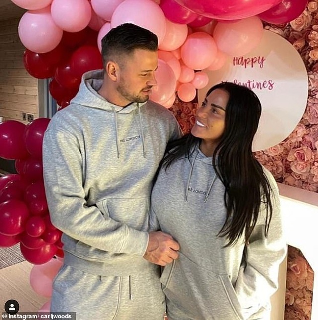 Người mẫu ngực khủng Katie Price đính hôn lần thứ 8 - 2 Người mẫu ngực khủng Katie Price đính hôn lần thứ 8 - 2