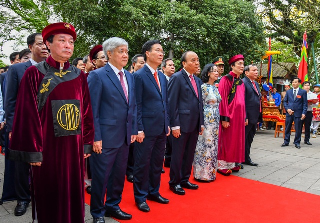 Chủ tịch nước Nguyễn Xuân Phúc dâng hương tưởng nhớ các Vua Hùng - 3