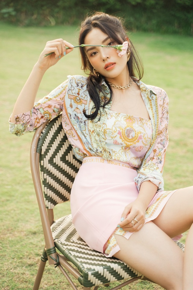 Không cần sexy, Hoa hậu Kỳ Duyên vẫn cuốn hút nhờ điều này - 4 Không cần sexy, Hoa hậu Kỳ Duyên vẫn cuốn hút nhờ điều này - 4