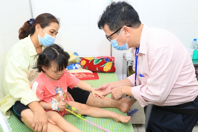 Nghệ An: Gia tăng trẻ nhập viện với hội chứng viêm màng não - 2
