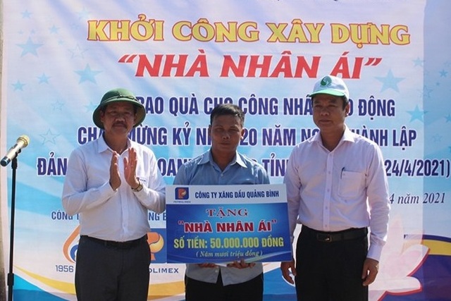 Hỗ trợ xây nhà nhân ái và tặng quà cho công nhân lao động khó khăn - 1 Hỗ trợ xây nhà nhân ái và tặng quà cho công nhân lao động khó khăn - 1