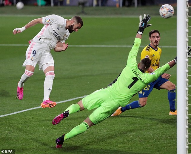 Real Madrid bị cổ động viên Cadiz tấn công trong ngày lên ngôi đầu La Liga - 9 Real Madrid bị cổ động viên Cadiz tấn công trong ngày lên ngôi đầu La Liga - 9