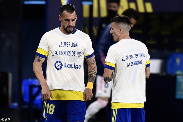 Real Madrid bị cổ động viên Cadiz tấn công trong ngày lên ngôi đầu La Liga - 5 Real Madrid bị cổ động viên Cadiz tấn công trong ngày lên ngôi đầu La Liga - 5