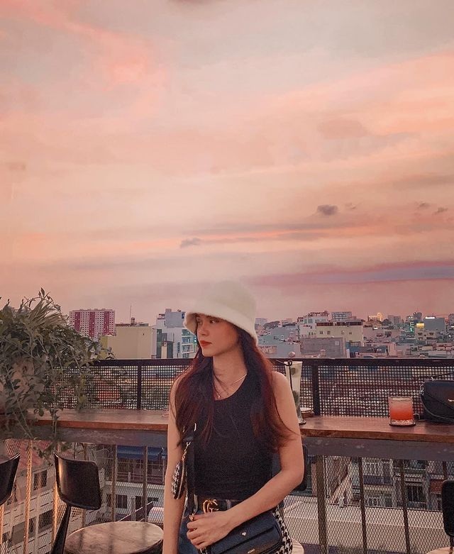 Pocket-sized terrace cafe watching the romantic sunset in Saigon - 11 Pocket-sized terrace cafe watching the romantic sunset in Saigon - 11