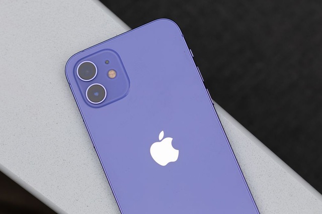 Cận cảnh chiếc iPhone 12 màu tím mà Apple vừa ra mắt