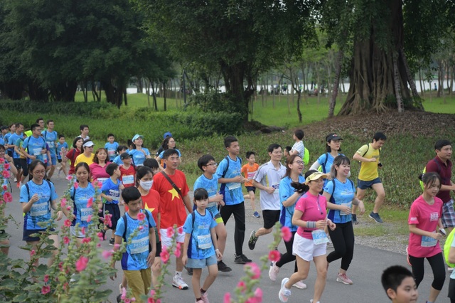 Những chân chạy nhí ở Ecopark Marathon 2021 - 3