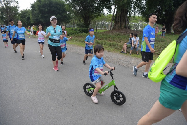 Những chân chạy nhí ở Ecopark Marathon 2021 - 4