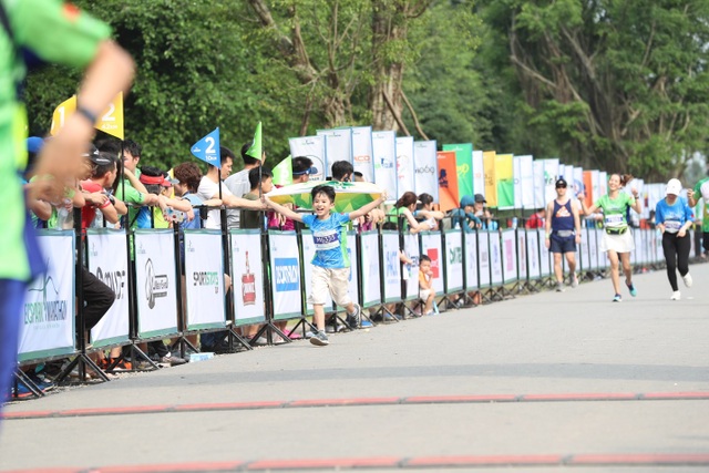 Những chân chạy nhí ở Ecopark Marathon 2021 - 10