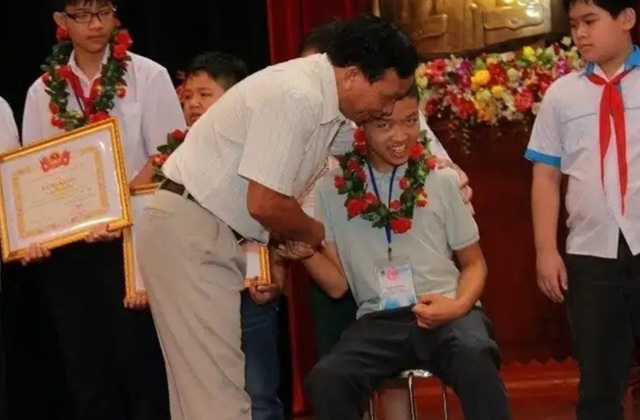 Những nấc thang của cậu học trò bại não dự Kỳ thi Olympic Tin học Châu Á - 2 Những nấc thang của cậu học trò bại não dự Kỳ thi Olympic Tin học Châu Á - 2