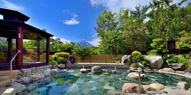 Tắm khoáng nóng ngắm núi Phú Sĩ tại làng onsen nổi tiếng nhất Nhật Bản - 2