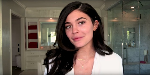 Không thể nhận ra kiều nữ siêu giàu Kylie Jenner khi thiếu lớp son phấn - 4 Không thể nhận ra kiều nữ siêu giàu Kylie Jenner khi thiếu lớp son phấn - 4