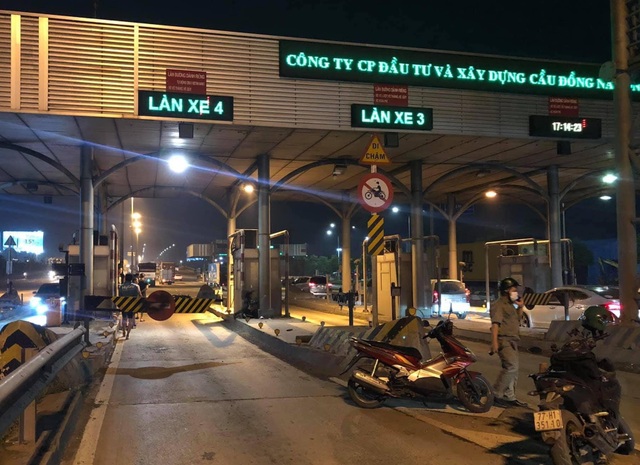 Chạy với tốc độ tử thần, nam thanh niên tông trạm thu phí chết thảm - 1 Chạy với tốc độ tử thần, nam thanh niên tông trạm thu phí chết thảm - 1