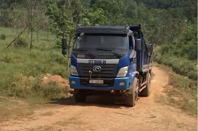 Lâm trường ngó lơ để doanh nghiệp khai thác tài nguyên trái phép? - 2 Lâm trường ngó lơ để doanh nghiệp khai thác tài nguyên trái phép? - 2