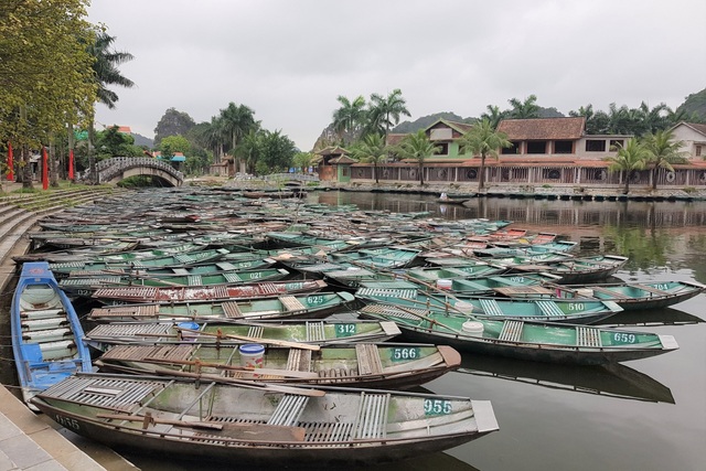 Ninh Bình: Nghề chèo đò khóc ròng, chờ cả tháng kiếm được… 150.000 đồng - 2 Ninh Bình: Nghề chèo đò khóc ròng, chờ cả tháng kiếm được… 150.000 đồng - 2
