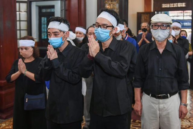 Xúc động giây phút tiễn biệt tác giả bài thơ Chiếc lá đầu tiên - 6 Xúc động giây phút tiễn biệt tác giả bài thơ Chiếc lá đầu tiên - 6